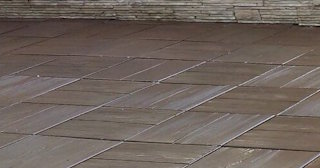 Бетонная брусчатка двора в Белебее в октябре