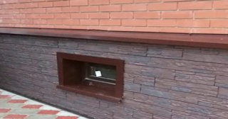 Облицовка цоколя панелями под камень в Белебее в октябре